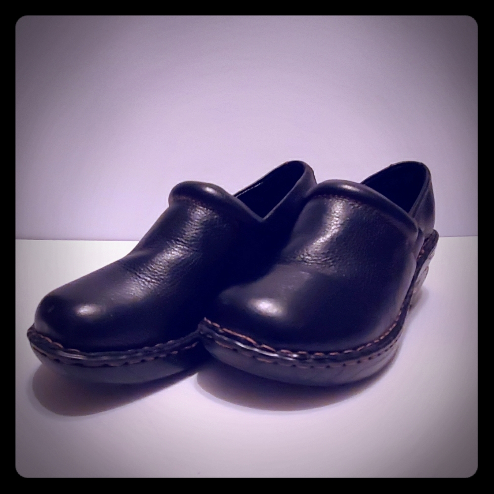 Thom mcan womens  clogs  size 6w